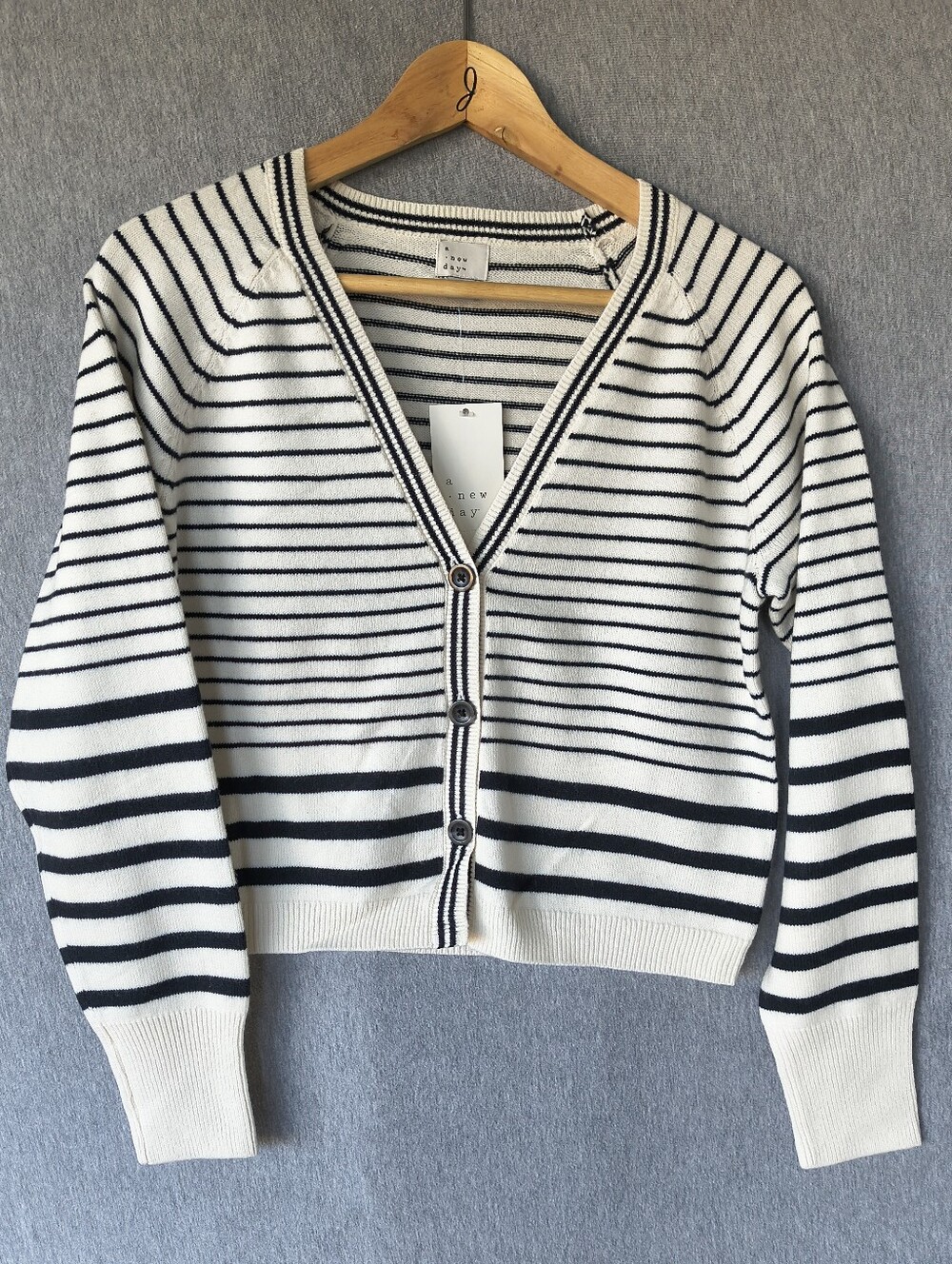 A New Day Long‑Sleeve V‑Neck Cardigan – Cream Striped S NWT